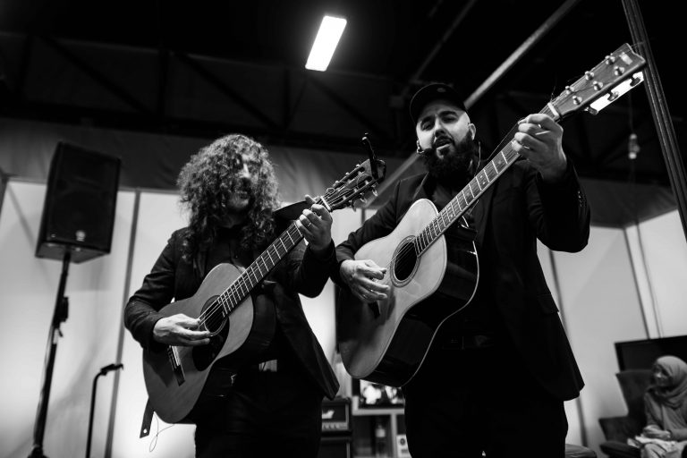 🕺 DJ mariage Angers : une soirée festive et élégante avec une sonorisation de qualité, des jeux de lumières et une programmation personnalisée.